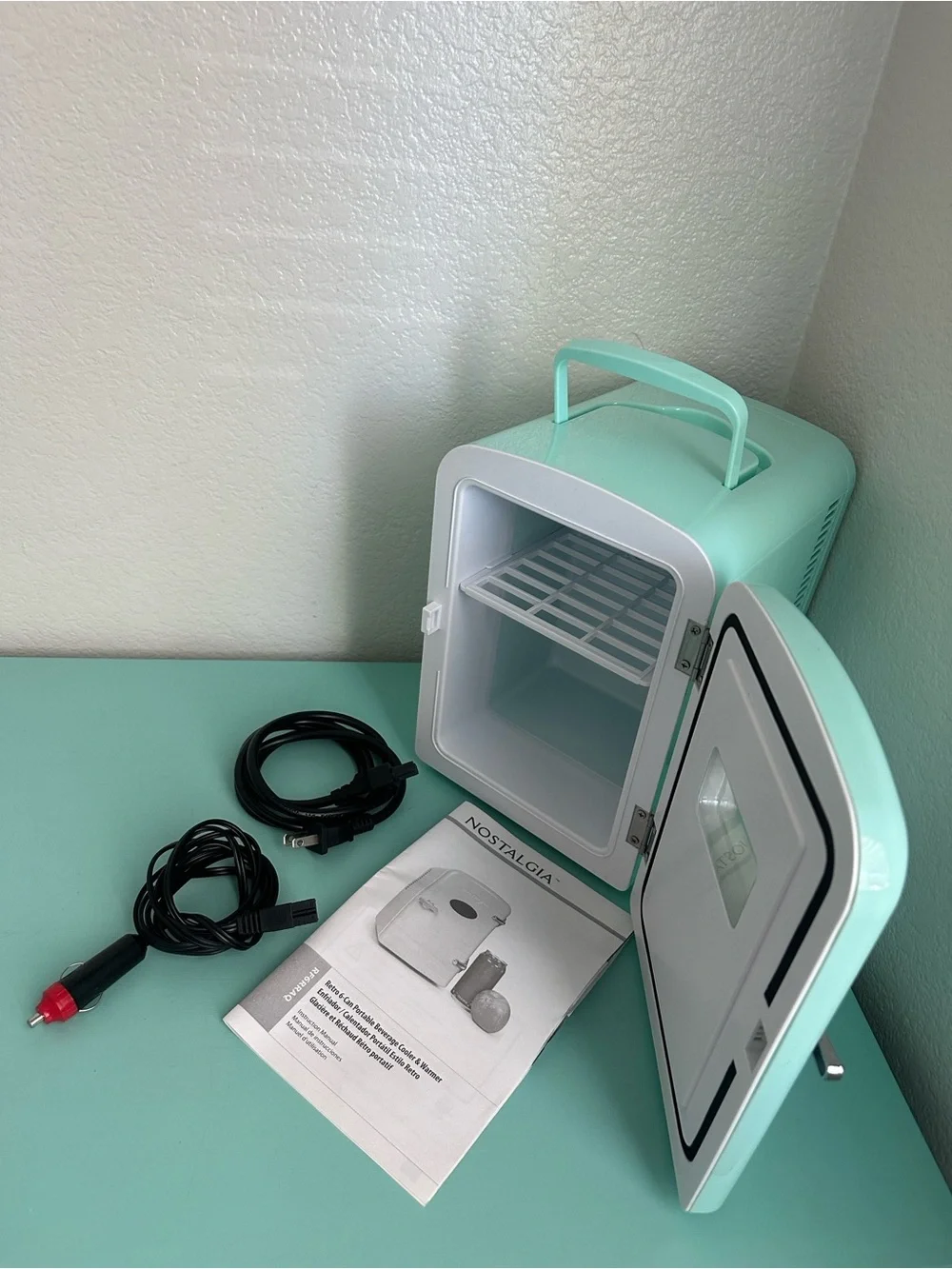 Nostalgias RF6RRAQ Retro 6-Can Personal Cooling & Heating Mini Refrigerator-new